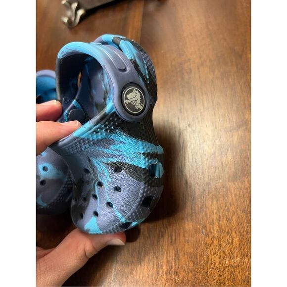 Crocs Blue Tie Dye Clogs Toddler Size 4 - Picture 2 of 12